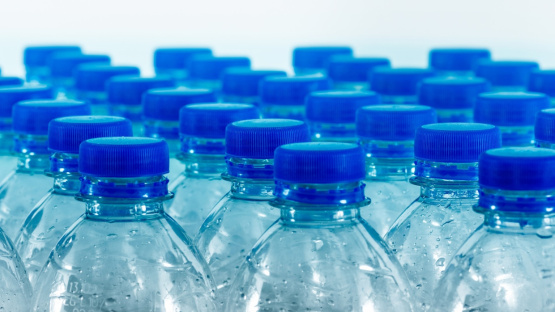 Онищенко считает, что бутилированная вода спасет здоровье людей